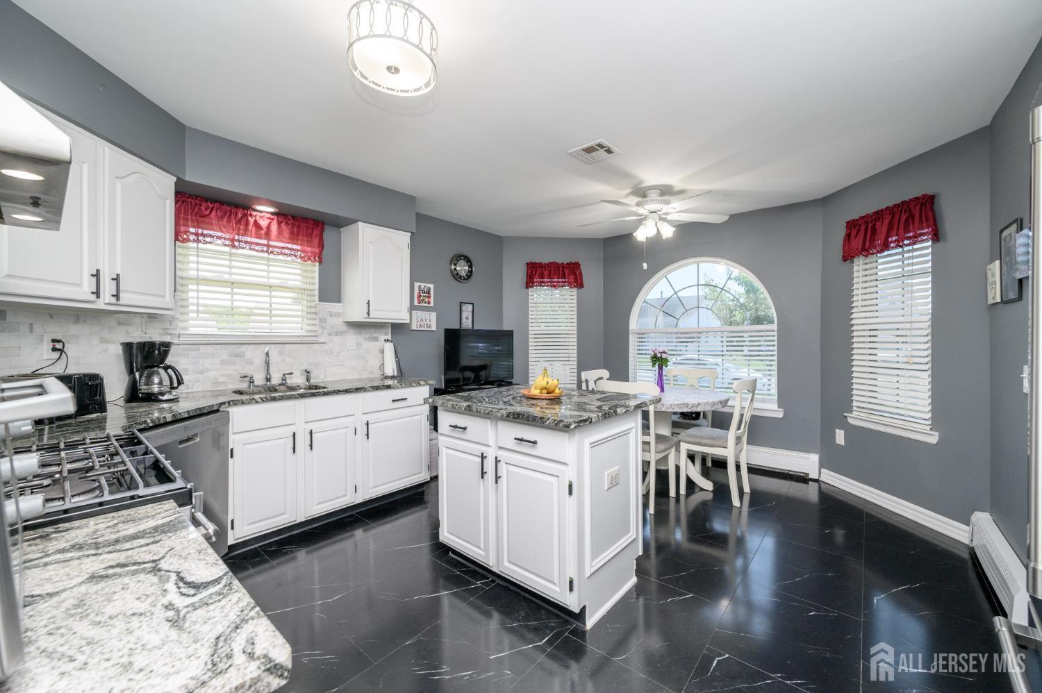 11 Sandhurst Court, Toms River, New Jersey image 4