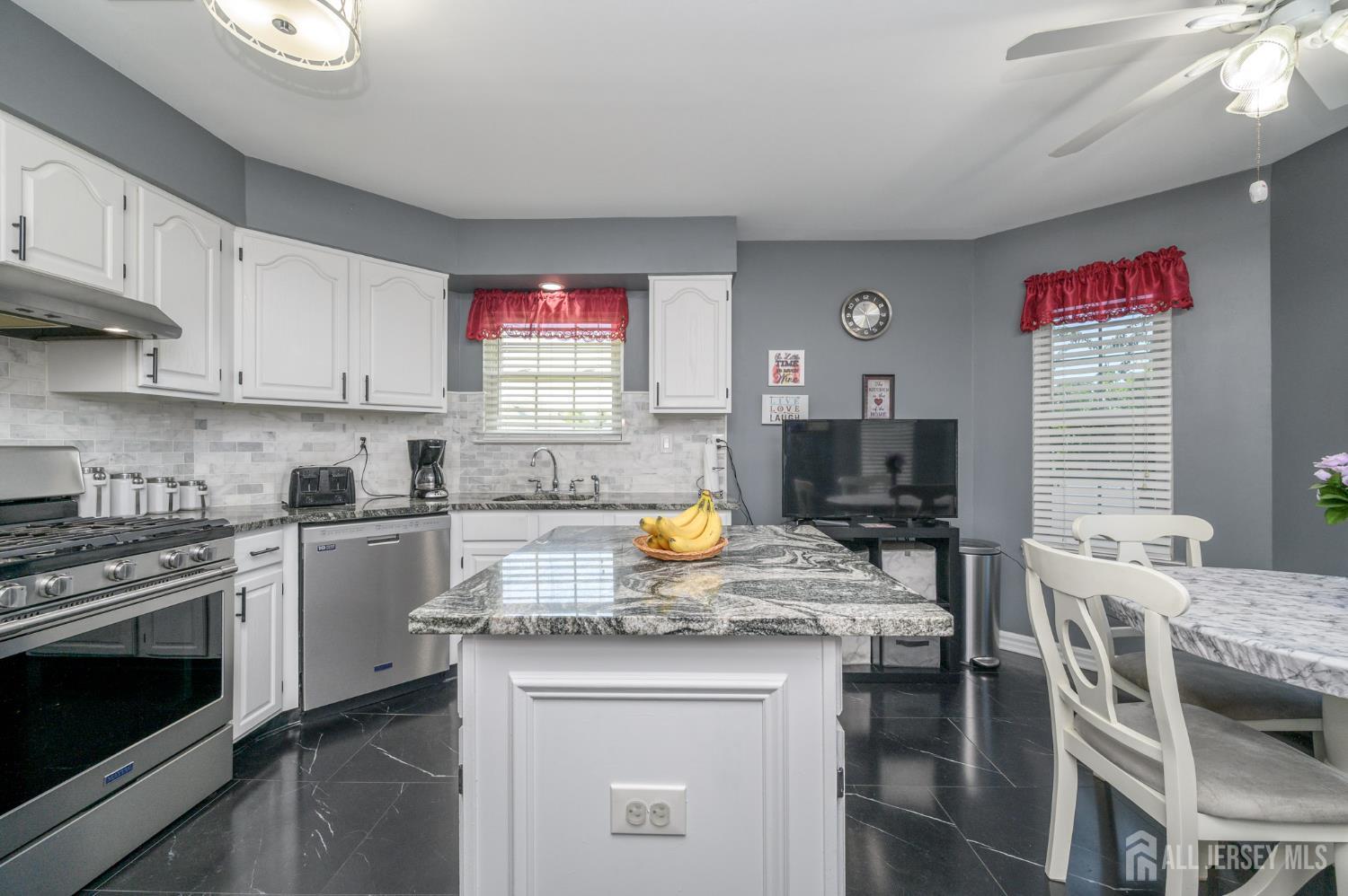 11 Sandhurst Court, Toms River, New Jersey image 5