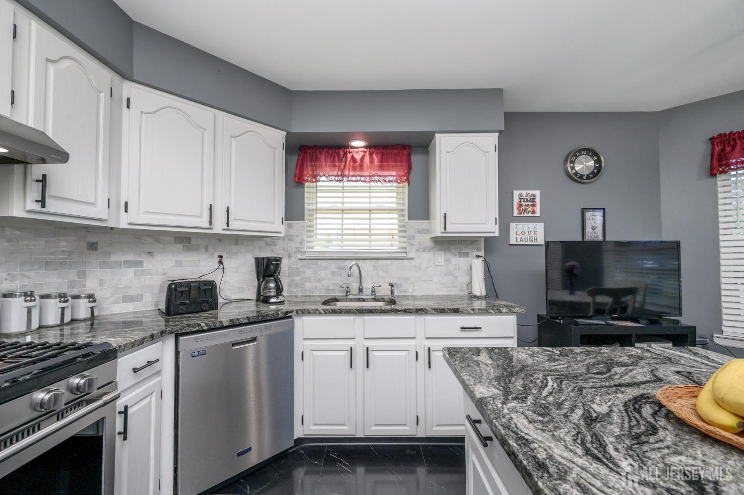 11 Sandhurst Court, Toms River, New Jersey image 8