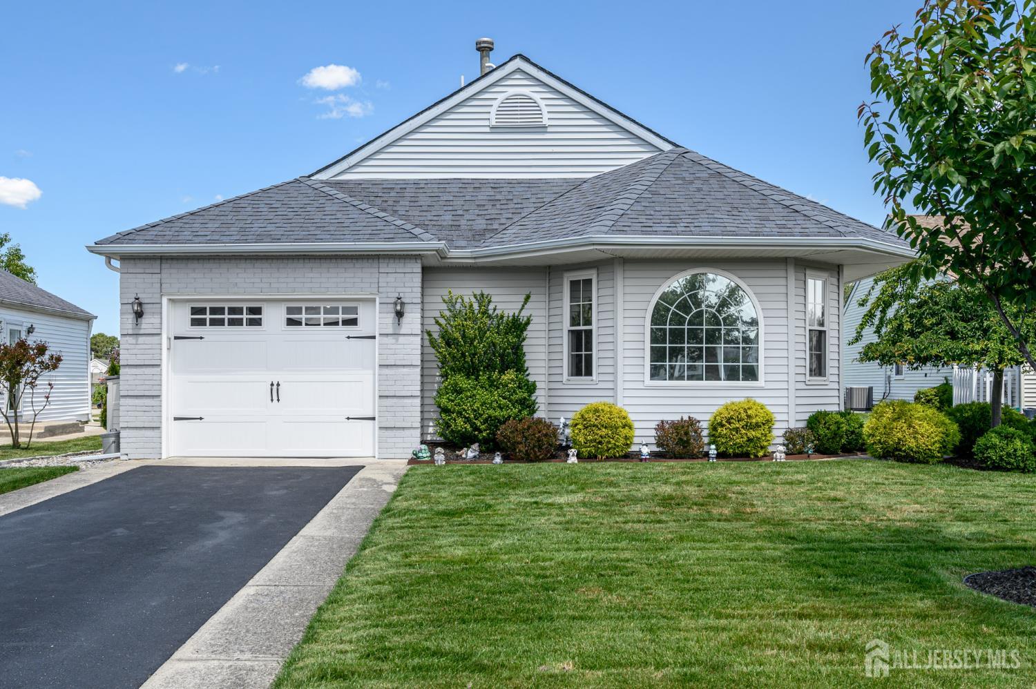 11 Sandhurst Court, Toms River, New Jersey image 1