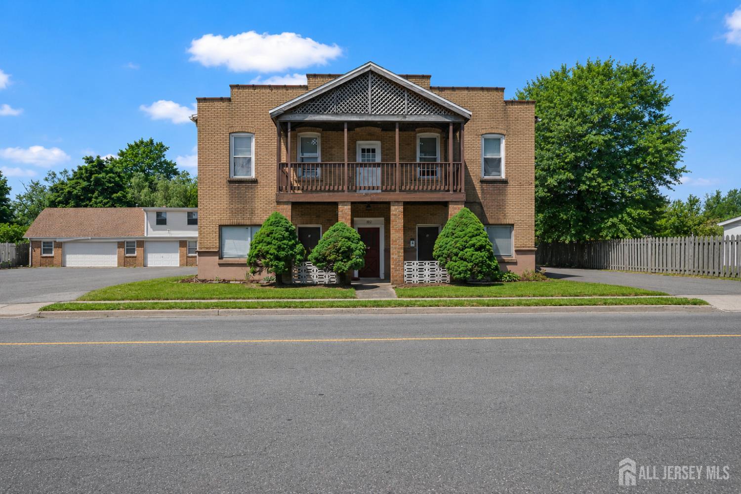 107 Macarthur Avenue 1