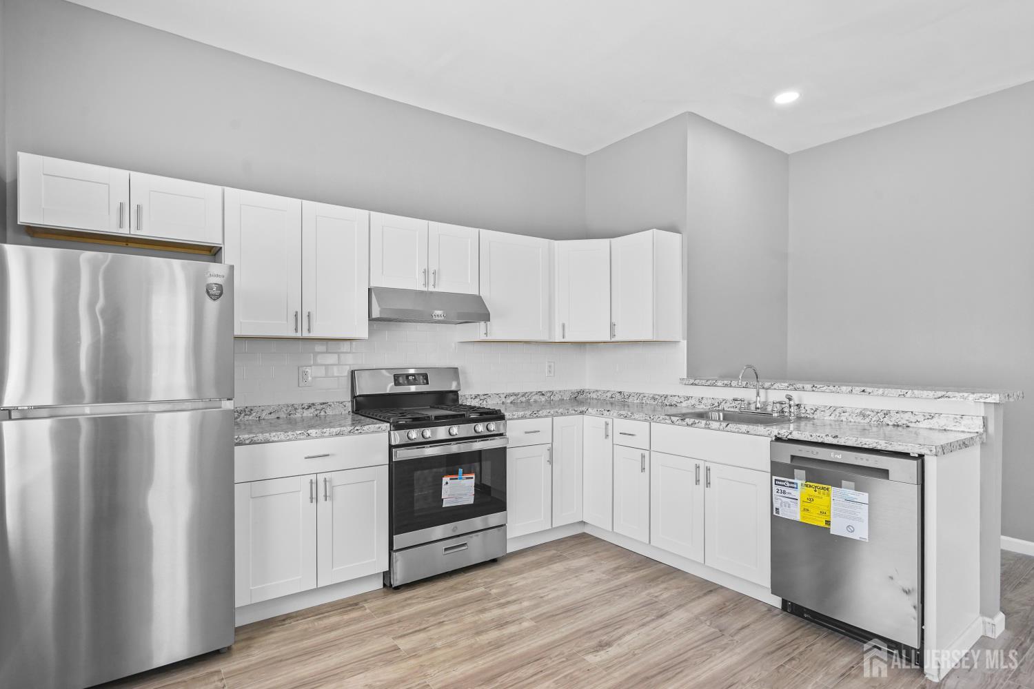 107 Macarthur Avenue 1