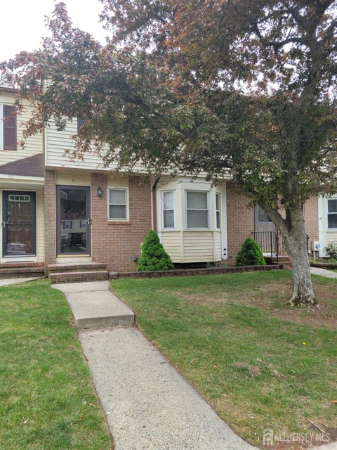 Condo For Sale - 9 Fern Court<br/> Sayreville, NJ 08872