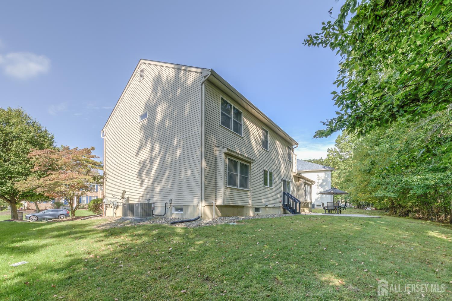 South Brunswick, New Jersey 08540, United States, 5 Bedrooms Bedrooms, ,3 BathroomsBathrooms,Residential,Pending,214504