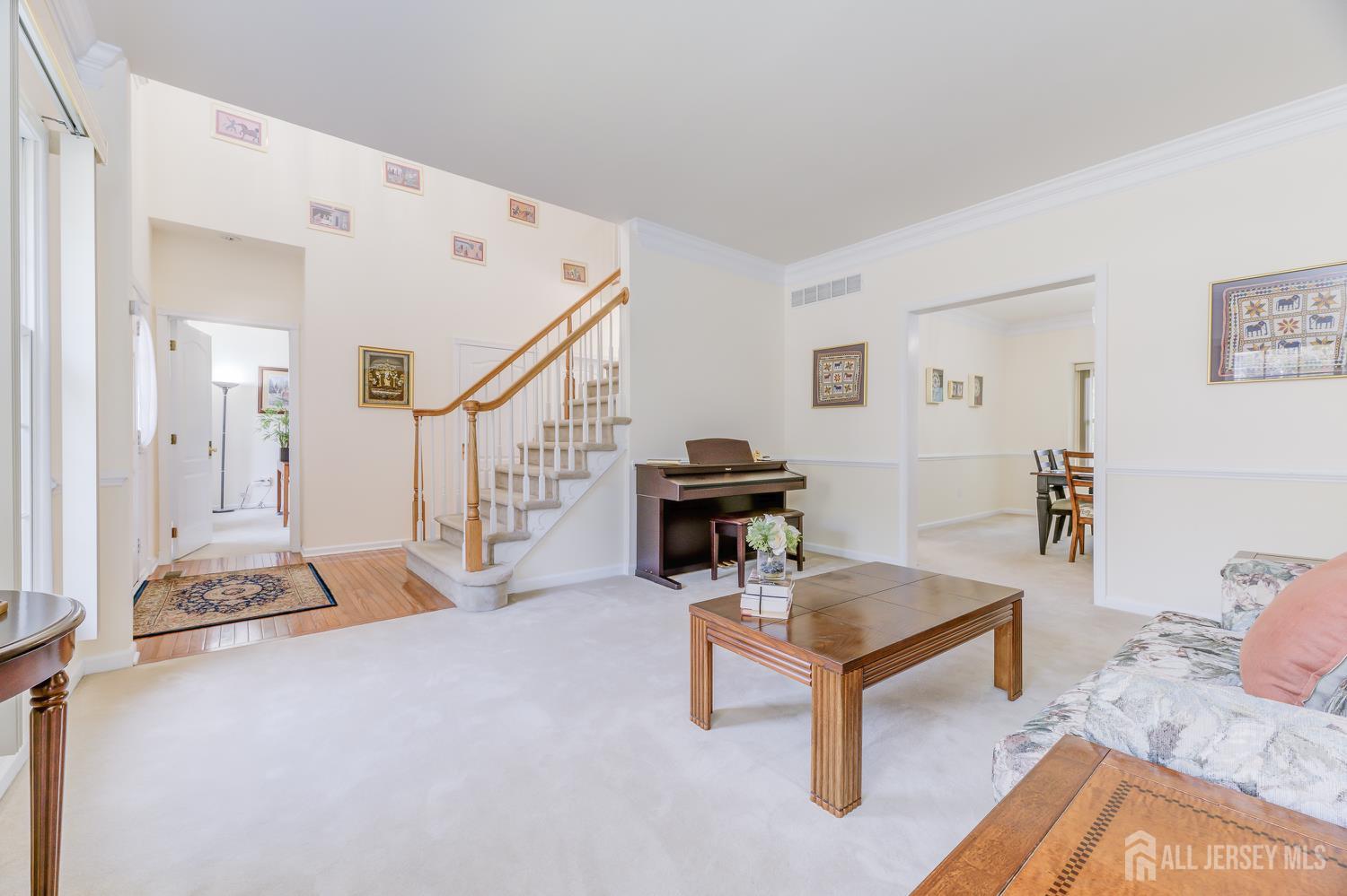 South Brunswick, New Jersey 08540, United States, 5 Bedrooms Bedrooms, ,3 BathroomsBathrooms,Residential,Pending,214504