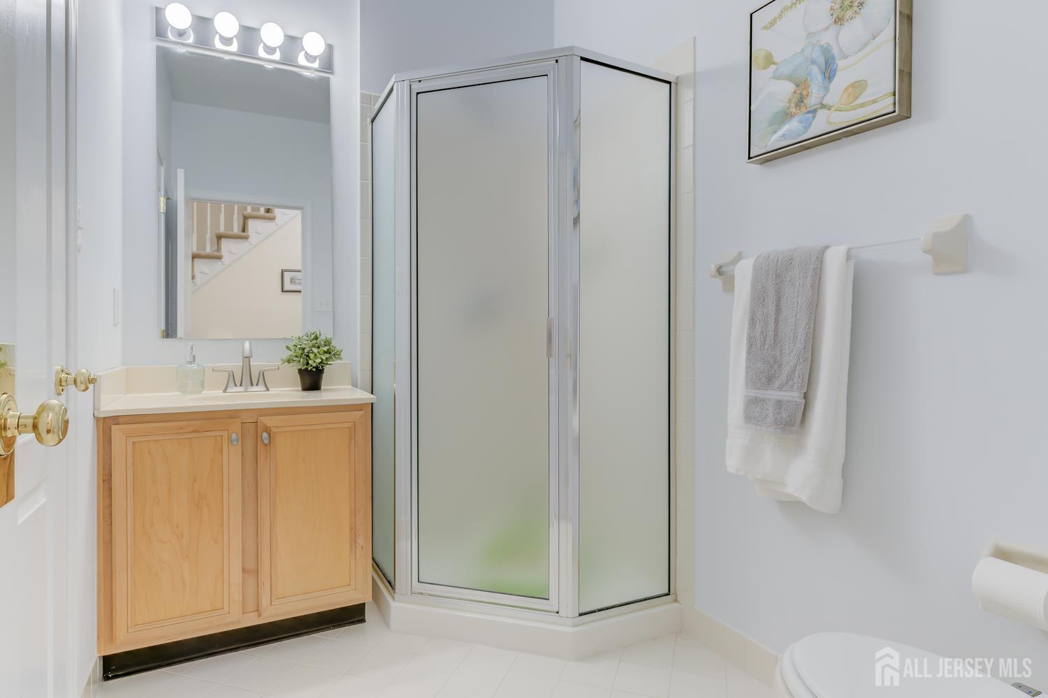 South Brunswick, New Jersey 08540, United States, 5 Bedrooms Bedrooms, ,3 BathroomsBathrooms,Residential,Pending,214504