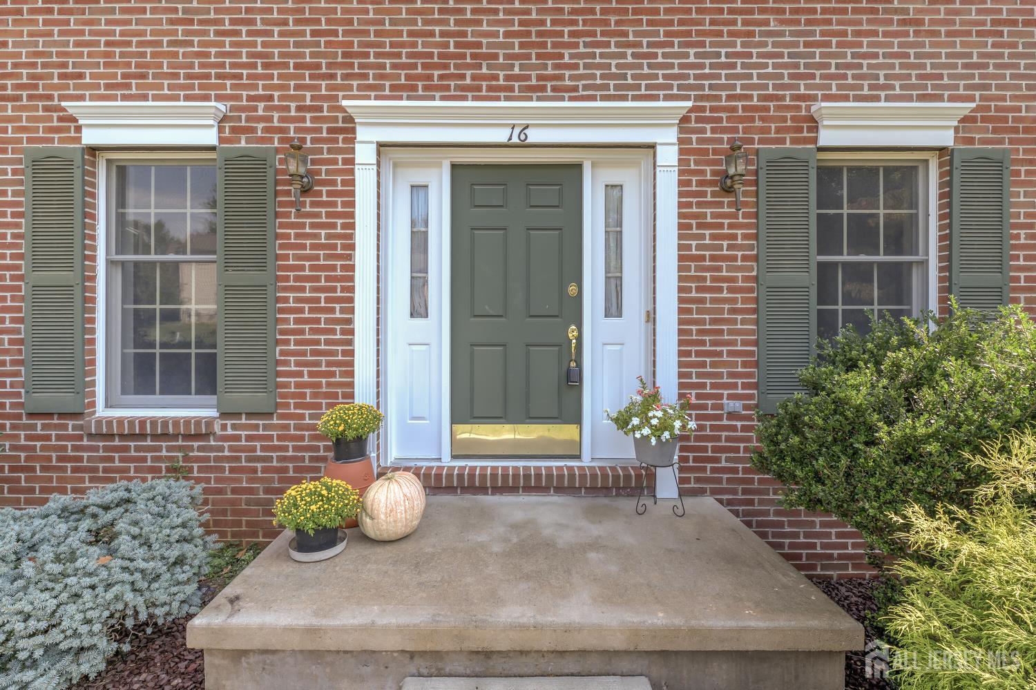 South Brunswick, New Jersey 08540, United States, 5 Bedrooms Bedrooms, ,3 BathroomsBathrooms,Residential,Pending,214504