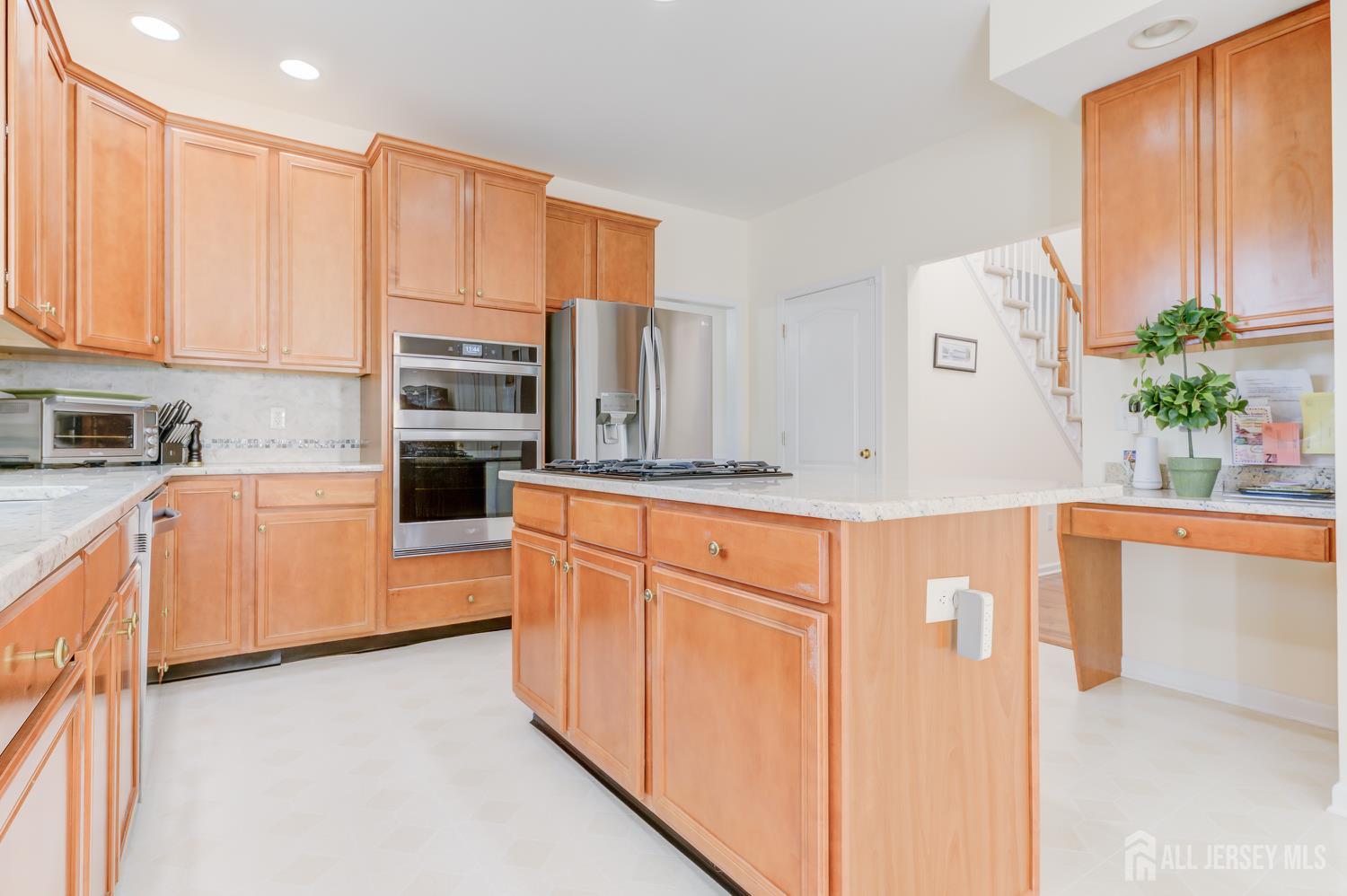 South Brunswick, New Jersey 08540, United States, 5 Bedrooms Bedrooms, ,3 BathroomsBathrooms,Residential,Pending,214504