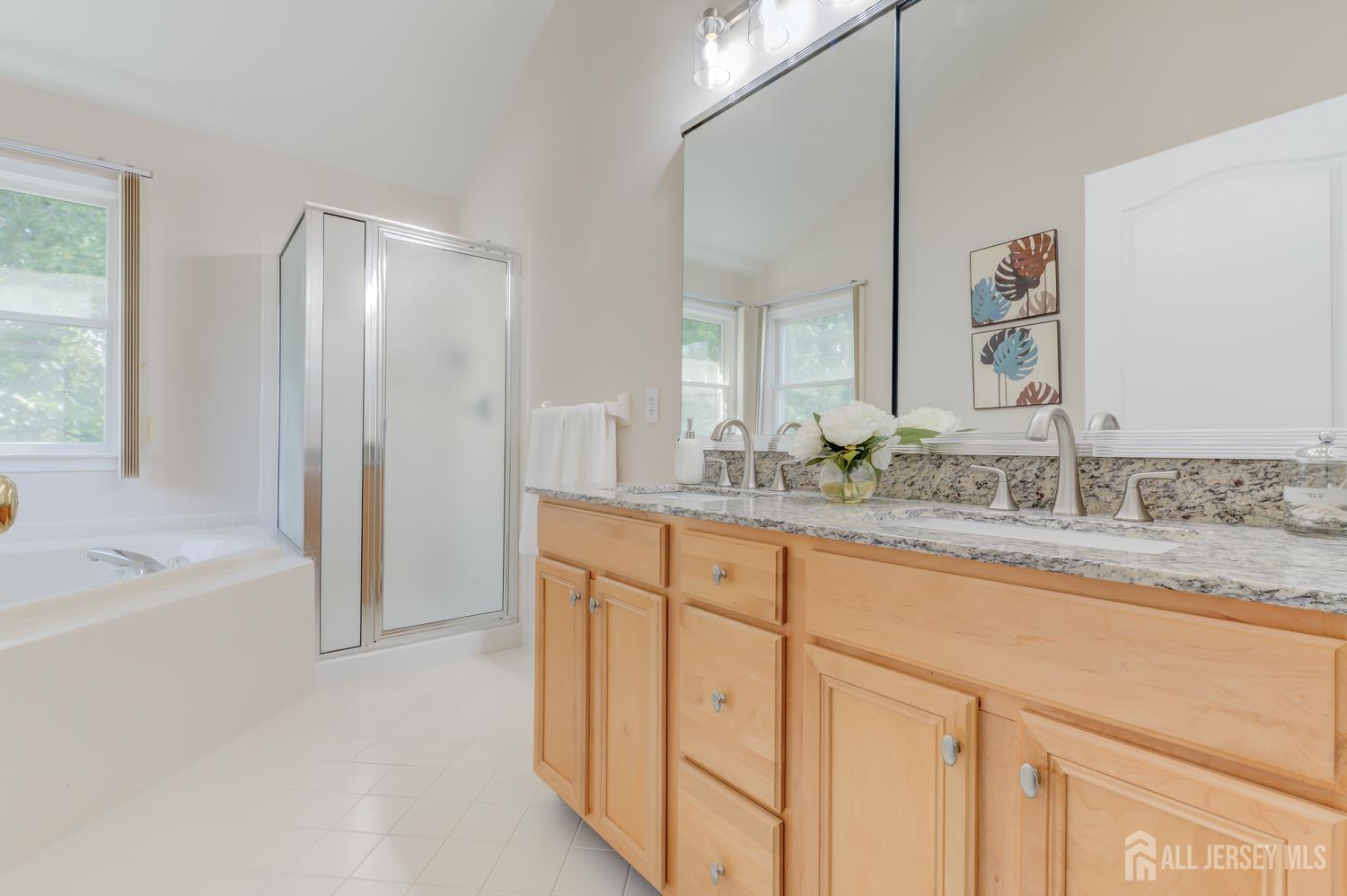 South Brunswick, New Jersey 08540, United States, 5 Bedrooms Bedrooms, ,3 BathroomsBathrooms,Residential,Pending,214504