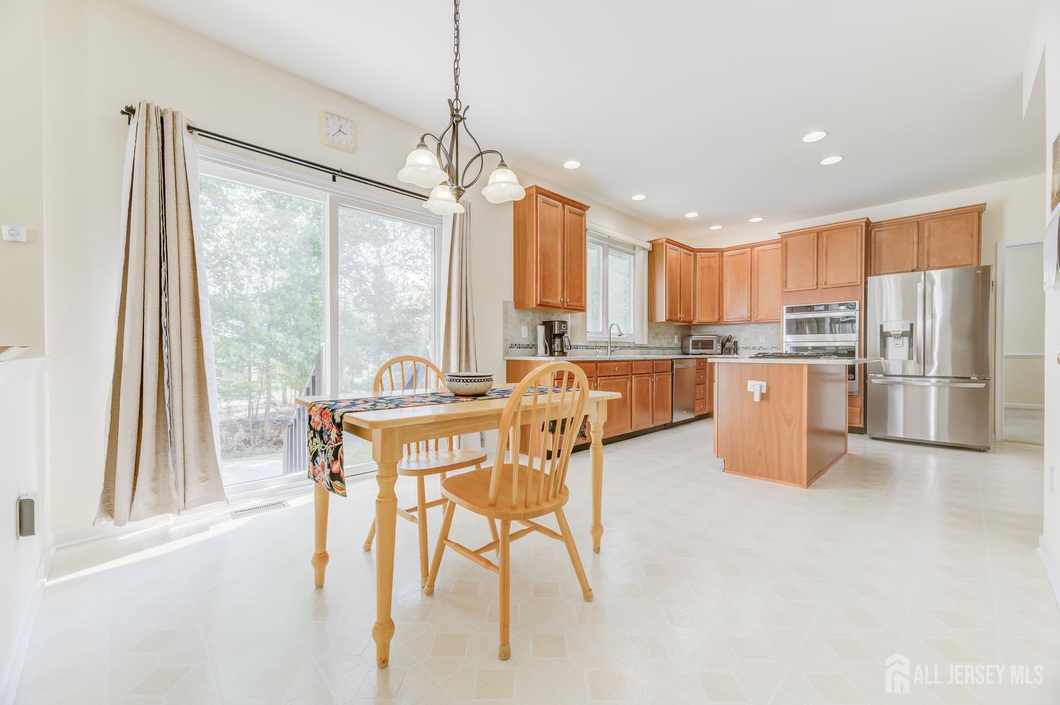 South Brunswick, New Jersey 08540, United States, 5 Bedrooms Bedrooms, ,3 BathroomsBathrooms,Residential,Pending,214504