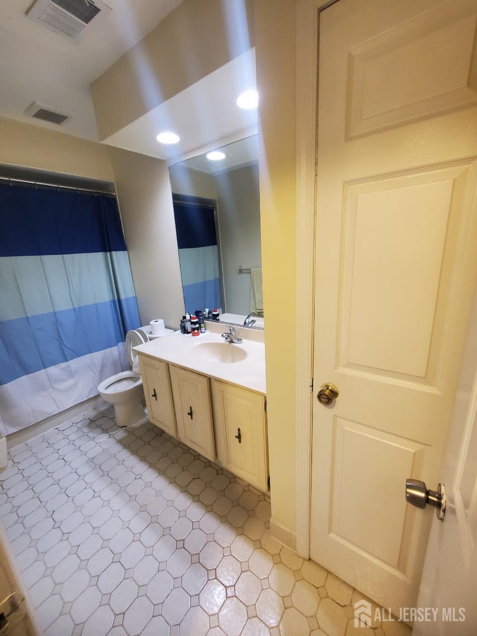 603 Woodbridge Commons Way, Iselin, New Jersey image 13