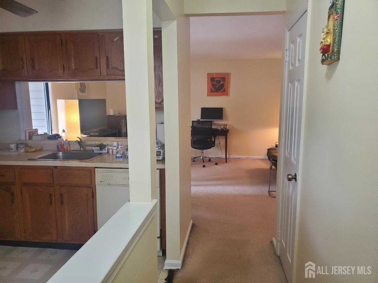 603 Woodbridge Commons Way, Iselin, New Jersey image 14
