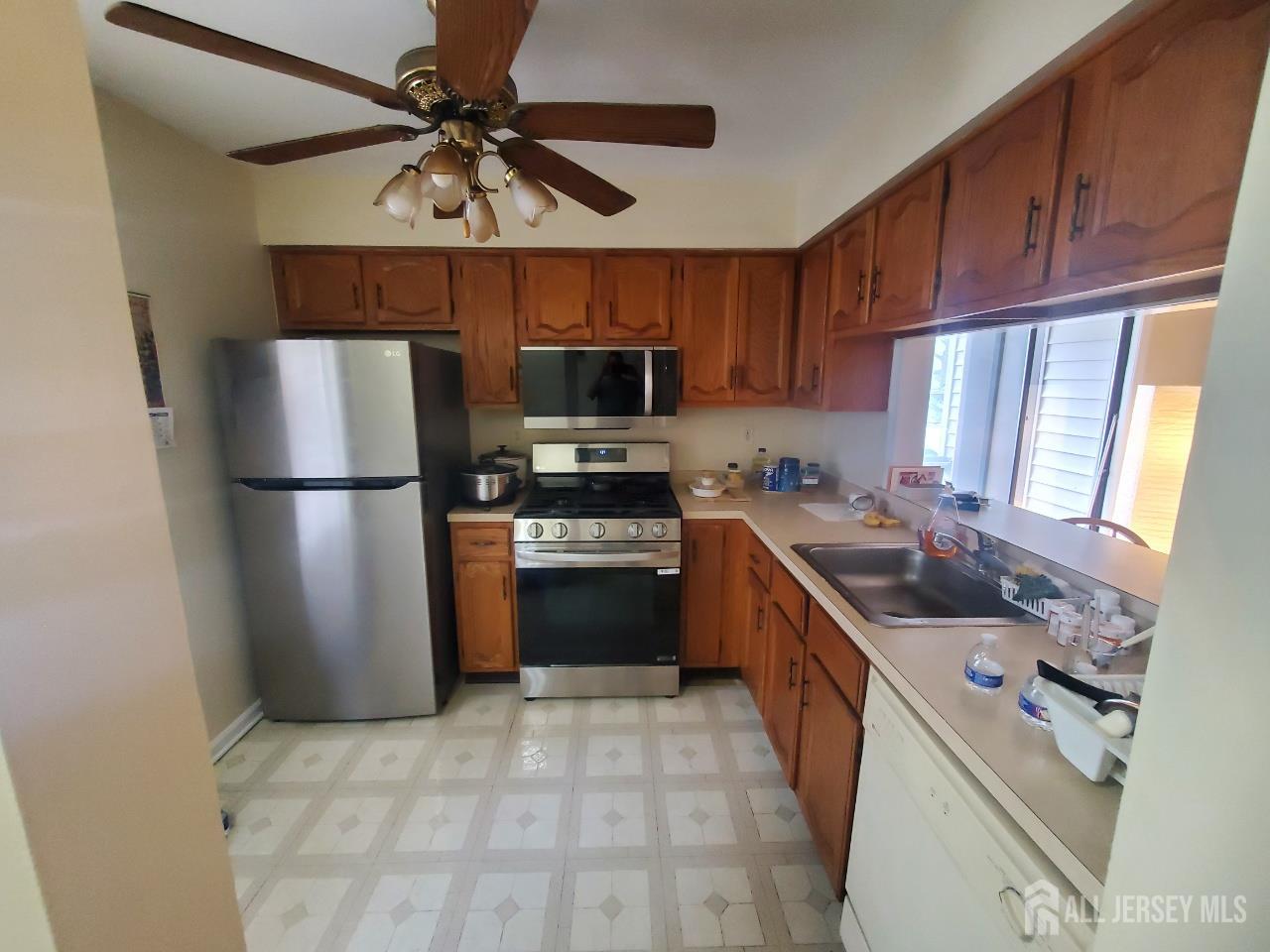603 Woodbridge Commons Way, Iselin, New Jersey image 11