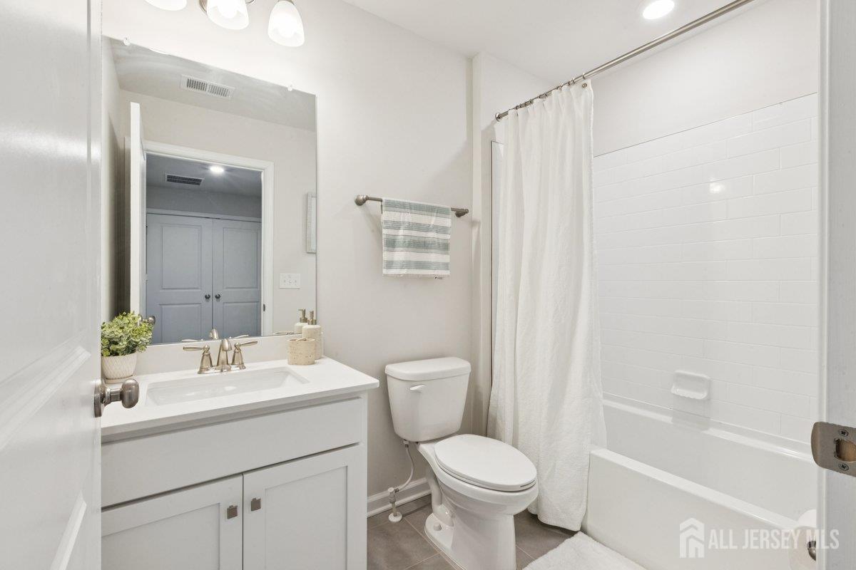51 Peregrine Way, Burlington, New Jersey image 16