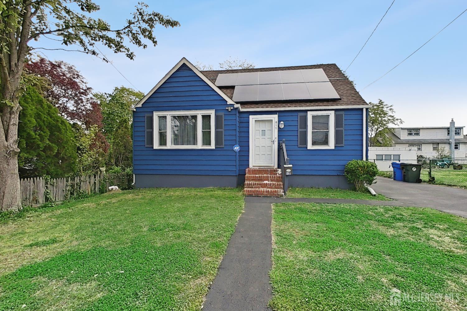 811 Lincoln Avenue - Photo 2
