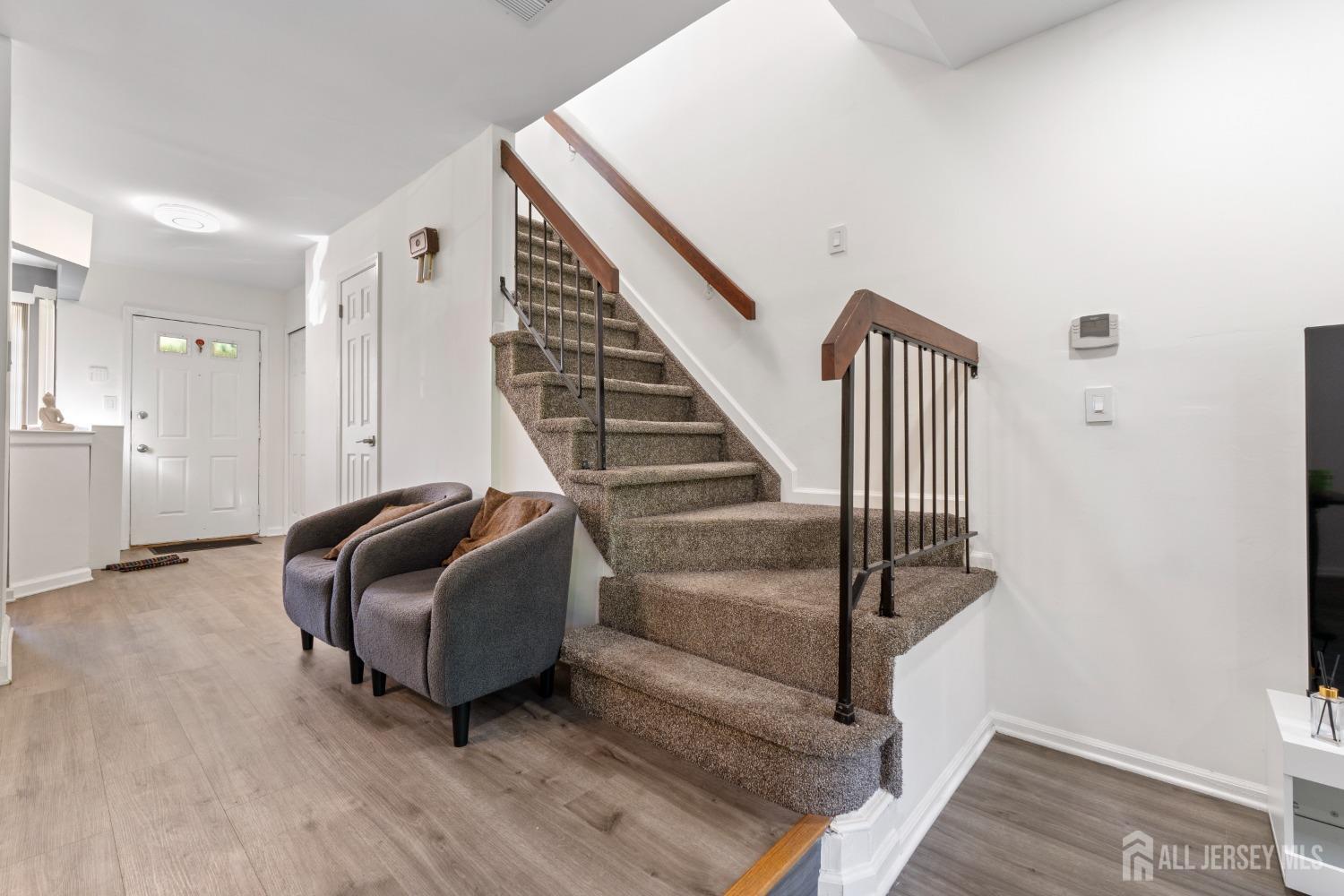 905 Maplecrest Road, Edison, New Jersey image 17