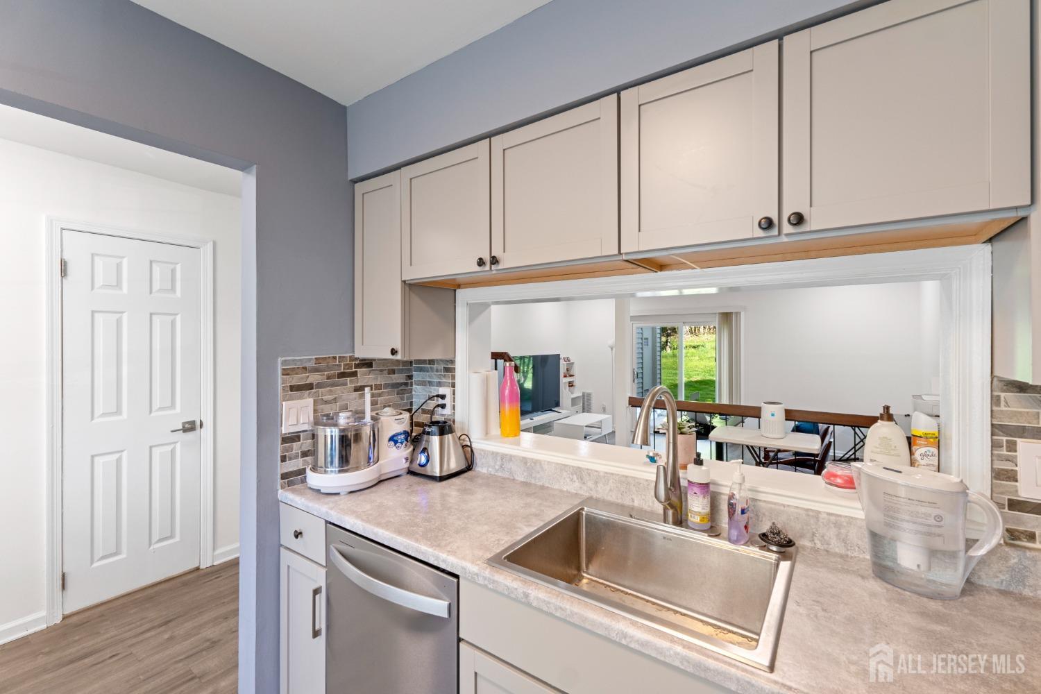 905 Maplecrest Road, Edison, New Jersey image 8