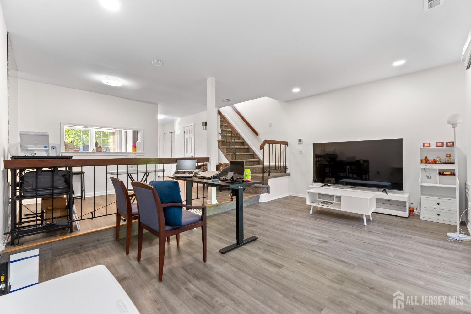 905 Maplecrest Road, Edison, New Jersey image 15