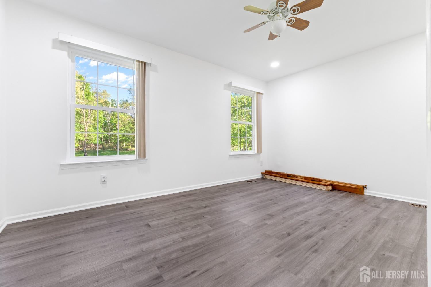905 Maplecrest Road, Edison, New Jersey image 26