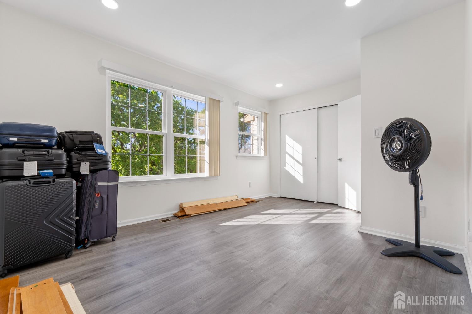 905 Maplecrest Road, Edison, New Jersey image 20