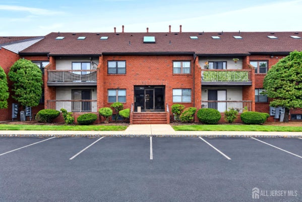 142 BEVERLY HILL TER, WOODBRIDGE, NJ 07095 - Image 37bef02776f03f9cb802a98d16c7fa9d/1431387686