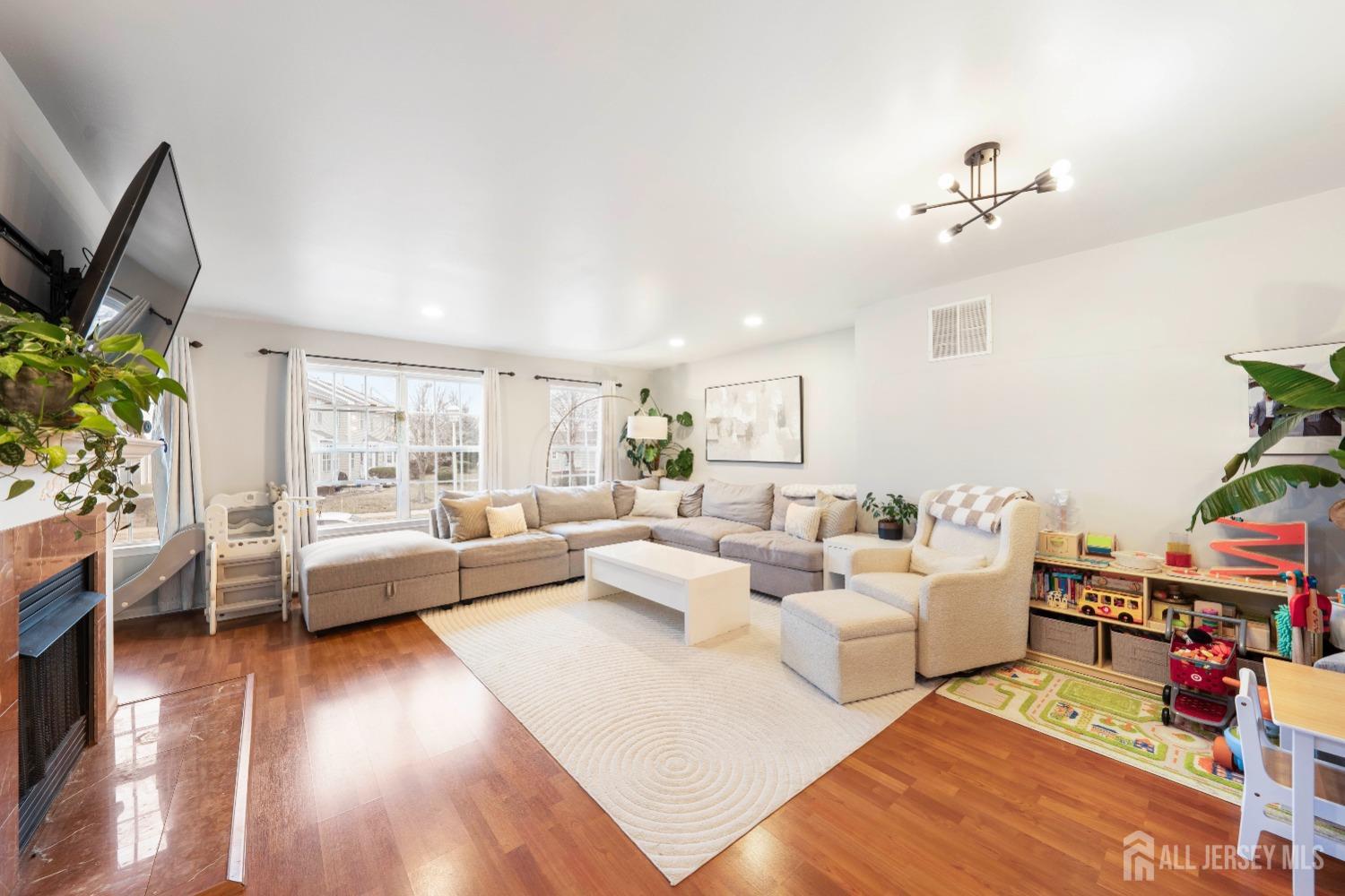 258 Nathan Boulevard, Parlin, New Jersey image 5