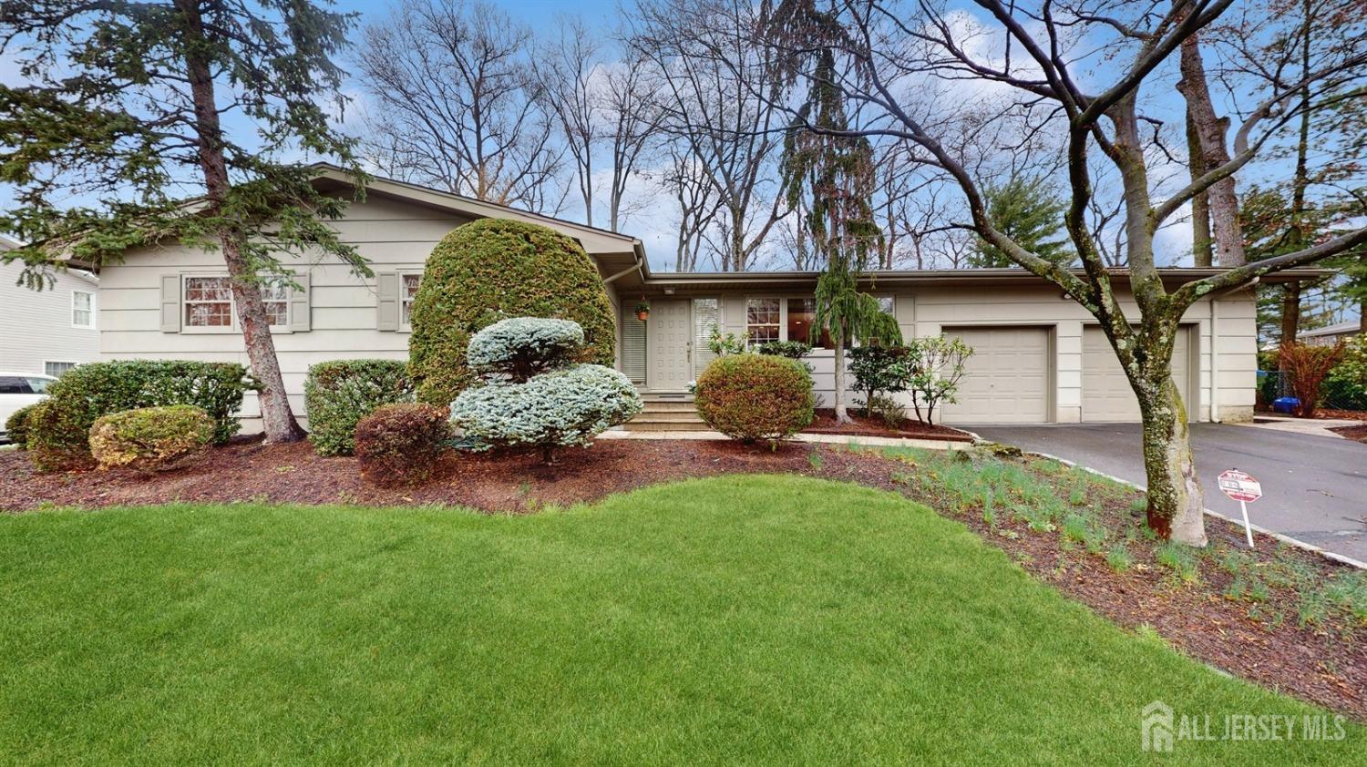 4 Whitewood Road, Edison, New Jersey image 1