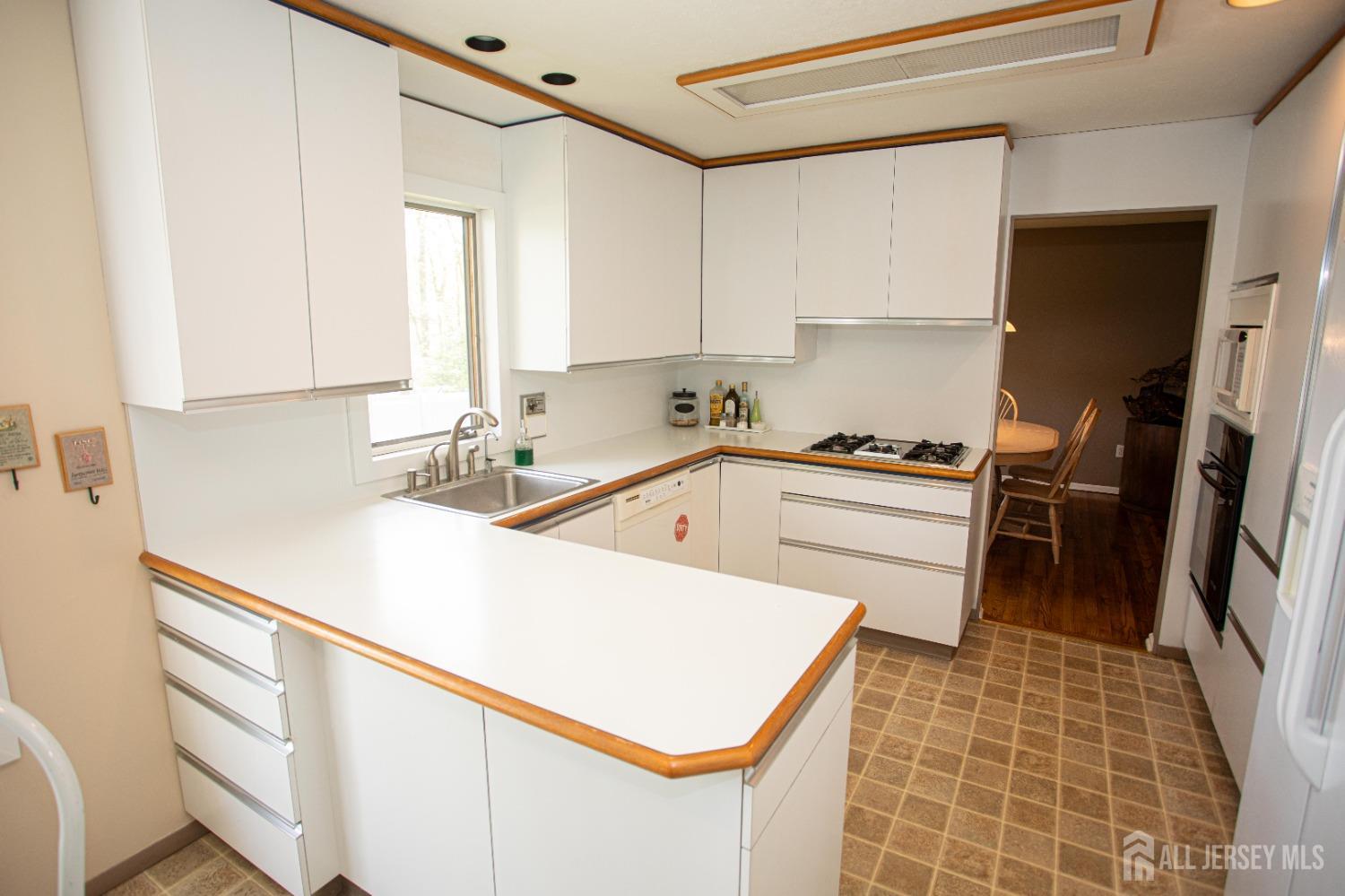 7 Colt Court, East Brunswick, New Jersey image 12