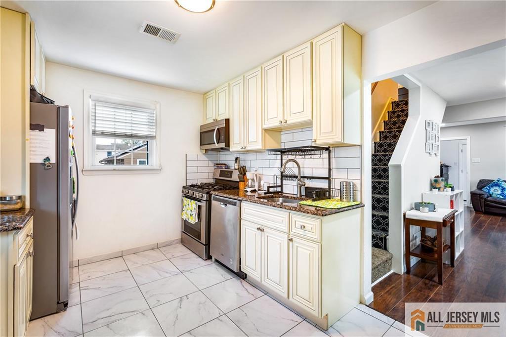 48 Central Avenue, Piscataway, New Jersey image 21