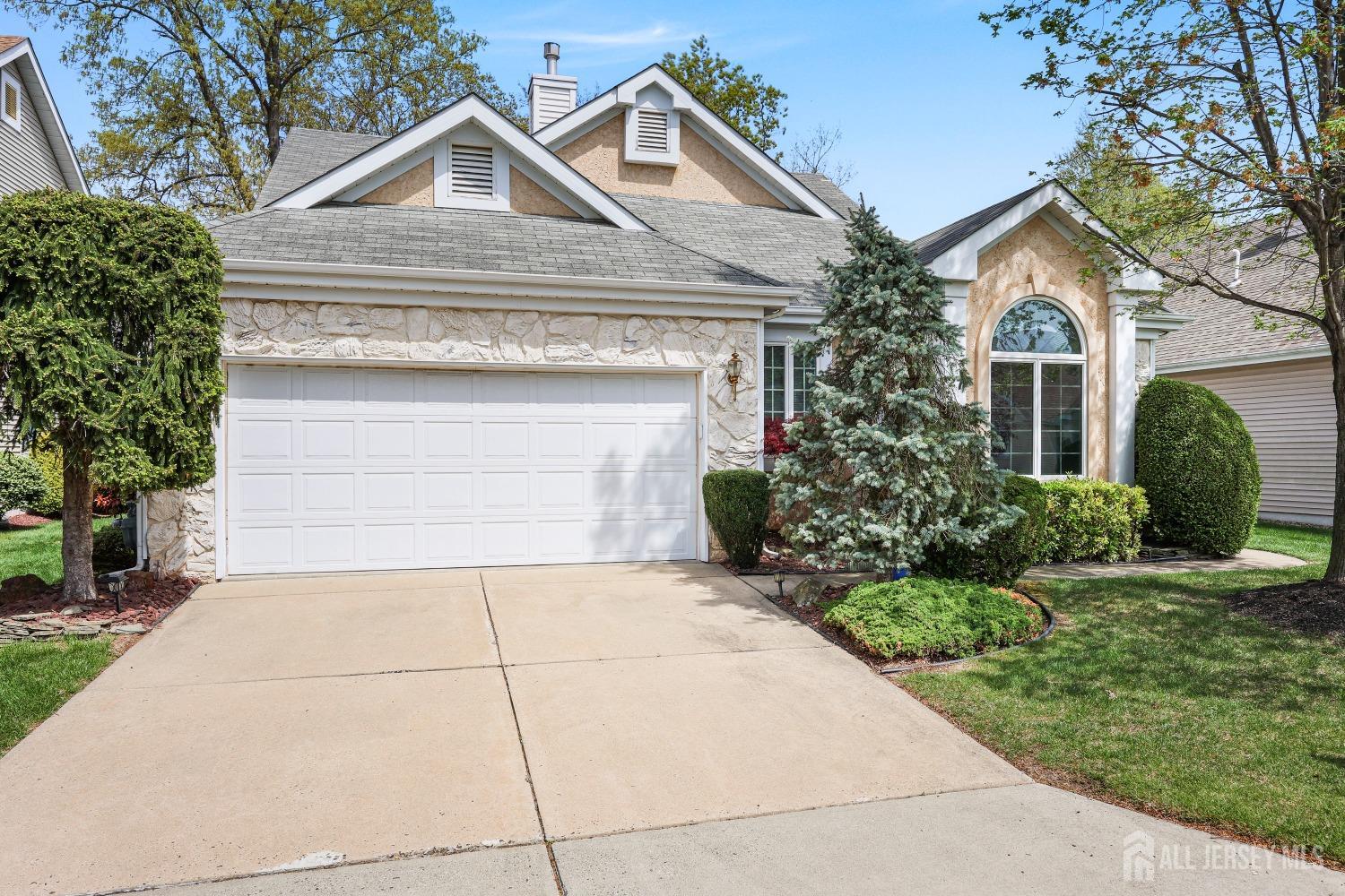 27 Dawson Lane, Monroe Township, New Jersey image 1