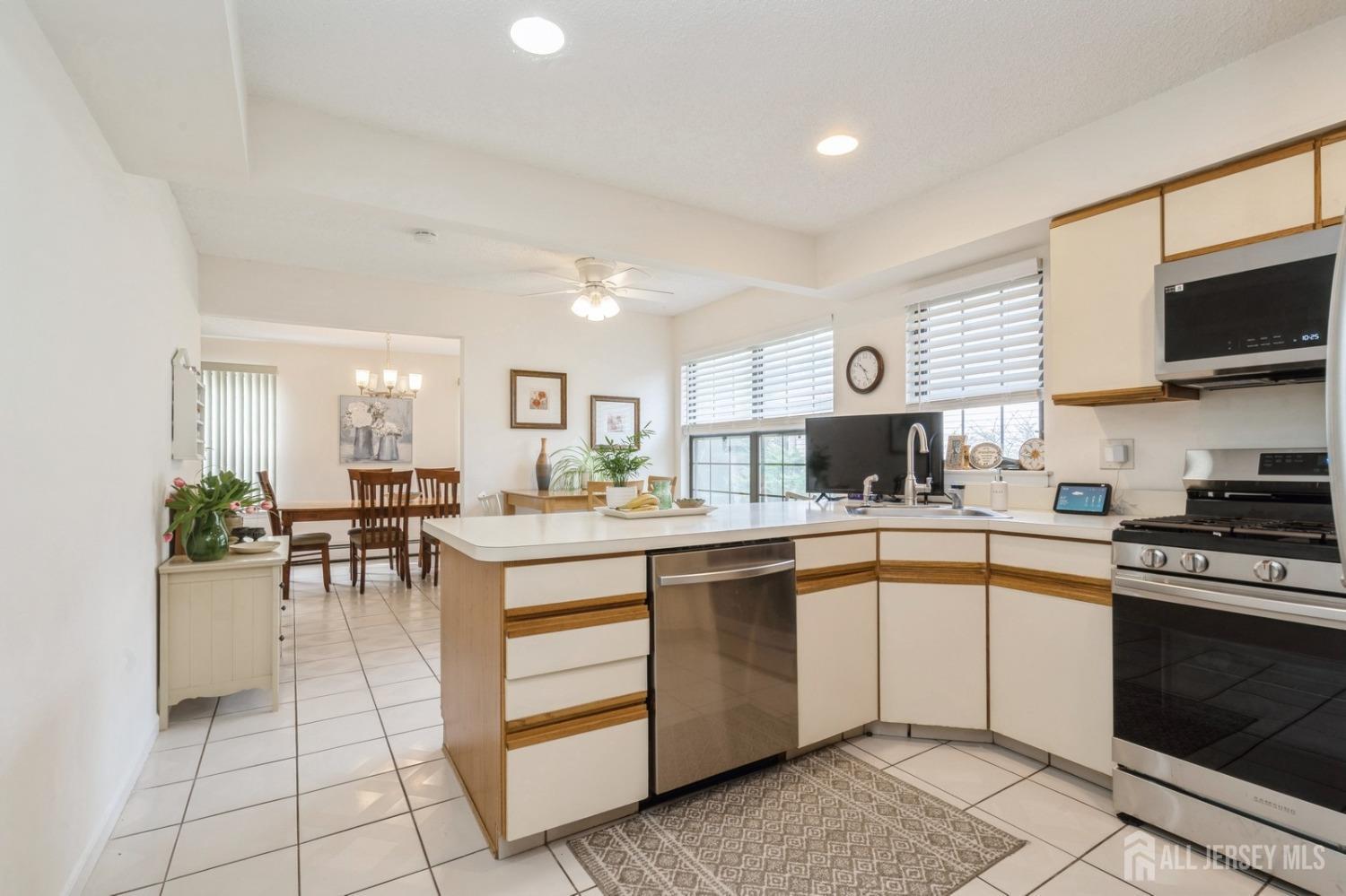 27 Peasley Drive, Marlboro, New Jersey image 17