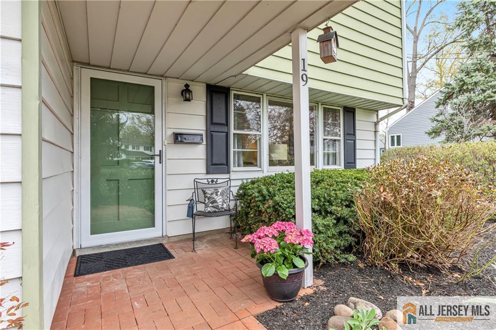 19 Claudia Street, Iselin, New Jersey image 2