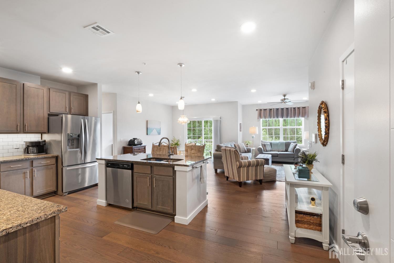 Piscataway, New Jersey 08854, United States, 2 Bedrooms Bedrooms, ,3 BathroomsBathrooms,Residential,Active,173743