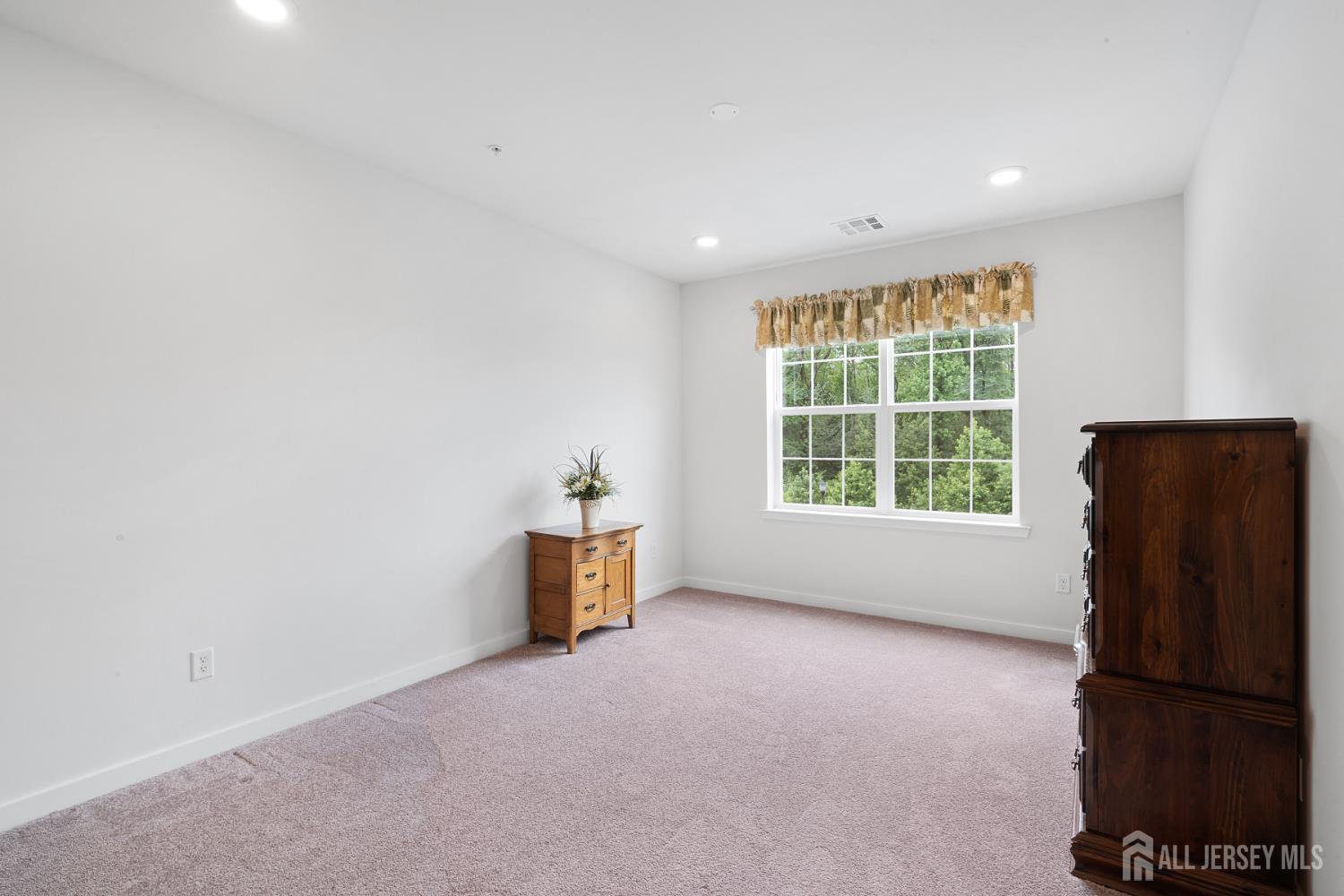 Piscataway, New Jersey 08854, United States, 2 Bedrooms Bedrooms, ,3 BathroomsBathrooms,Residential,Active,173743