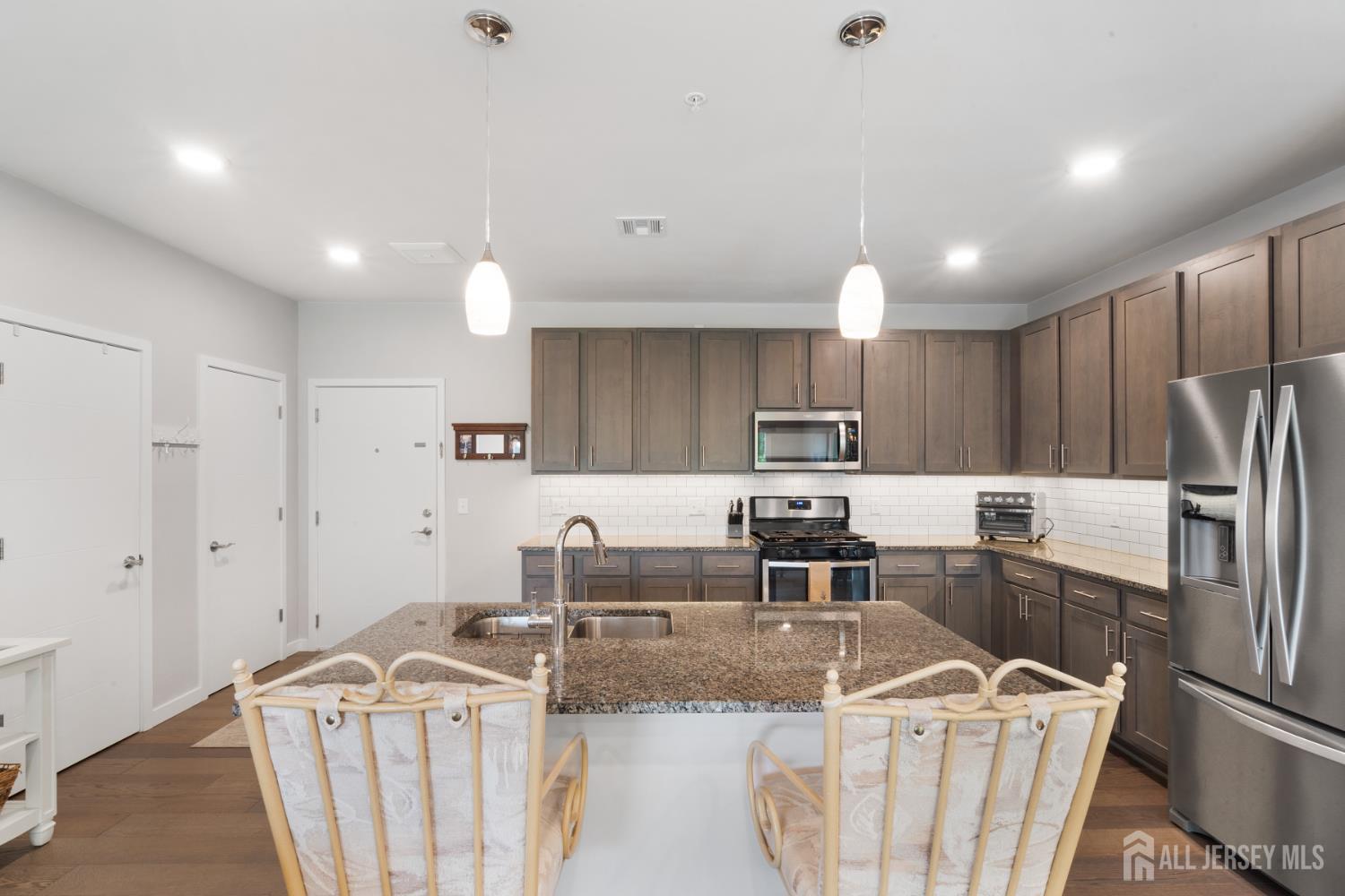 Piscataway, New Jersey 08854, United States, 2 Bedrooms Bedrooms, ,3 BathroomsBathrooms,Residential,Active,173743