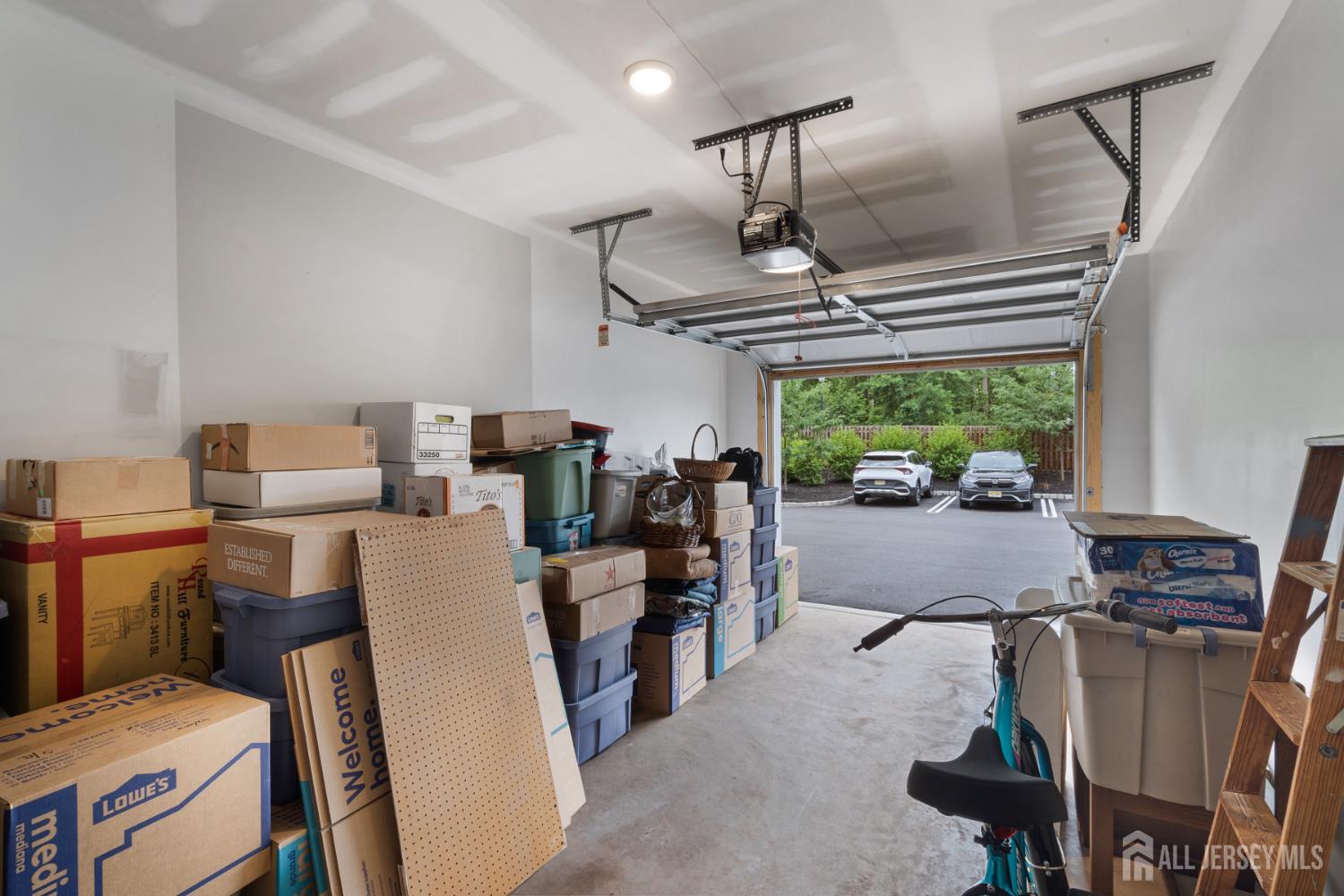 Piscataway, New Jersey 08854, United States, 2 Bedrooms Bedrooms, ,3 BathroomsBathrooms,Residential,Active,173743