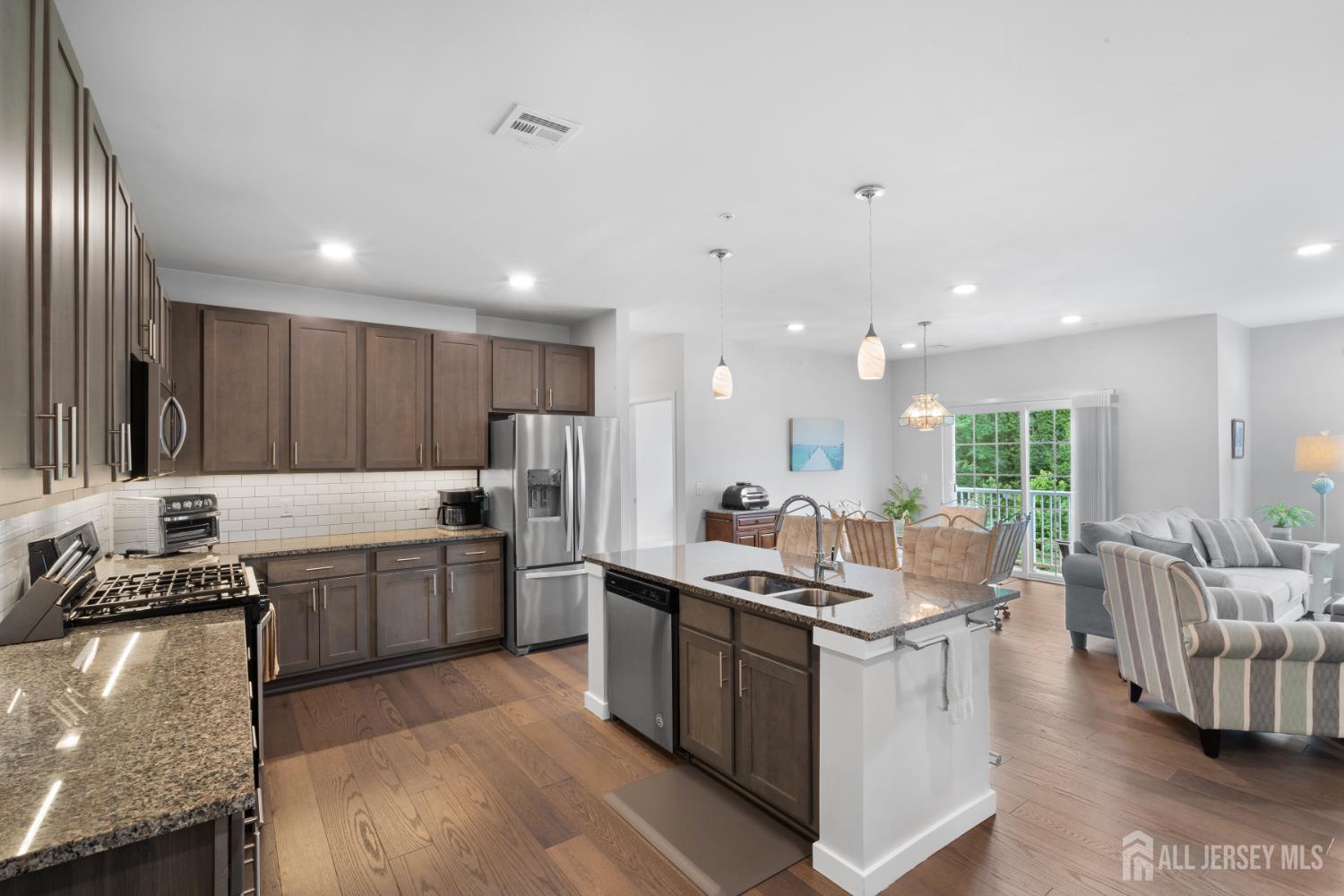 Piscataway, New Jersey 08854, United States, 2 Bedrooms Bedrooms, ,3 BathroomsBathrooms,Residential,Active,173743