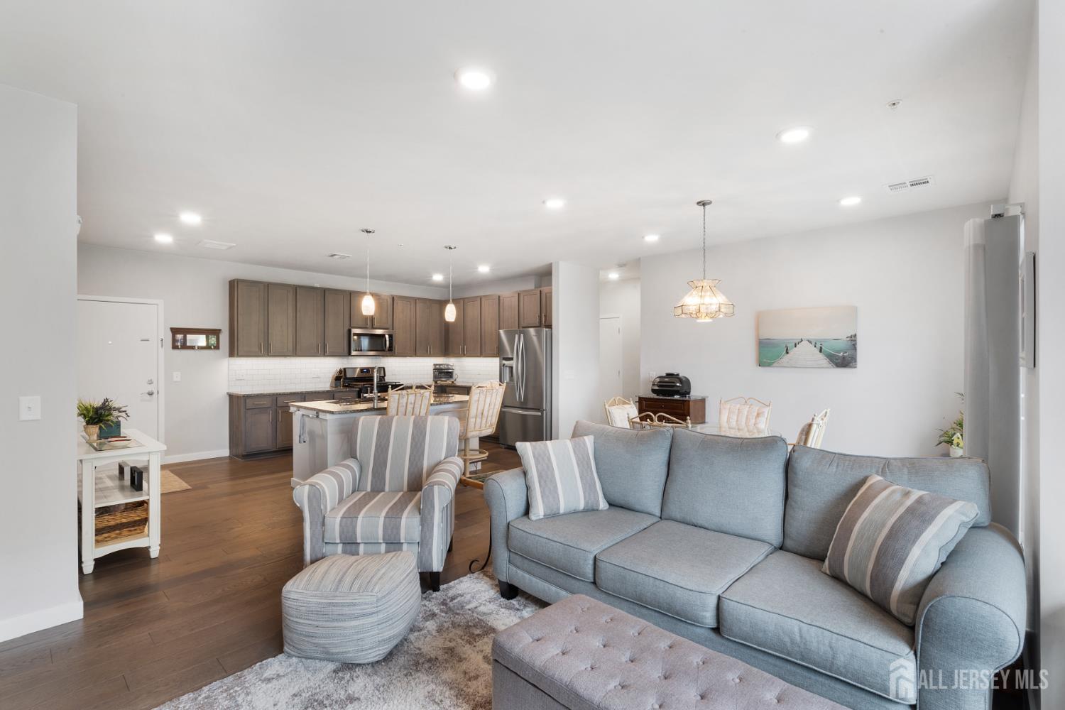 Piscataway, New Jersey 08854, United States, 2 Bedrooms Bedrooms, ,3 BathroomsBathrooms,Residential,Active,173743