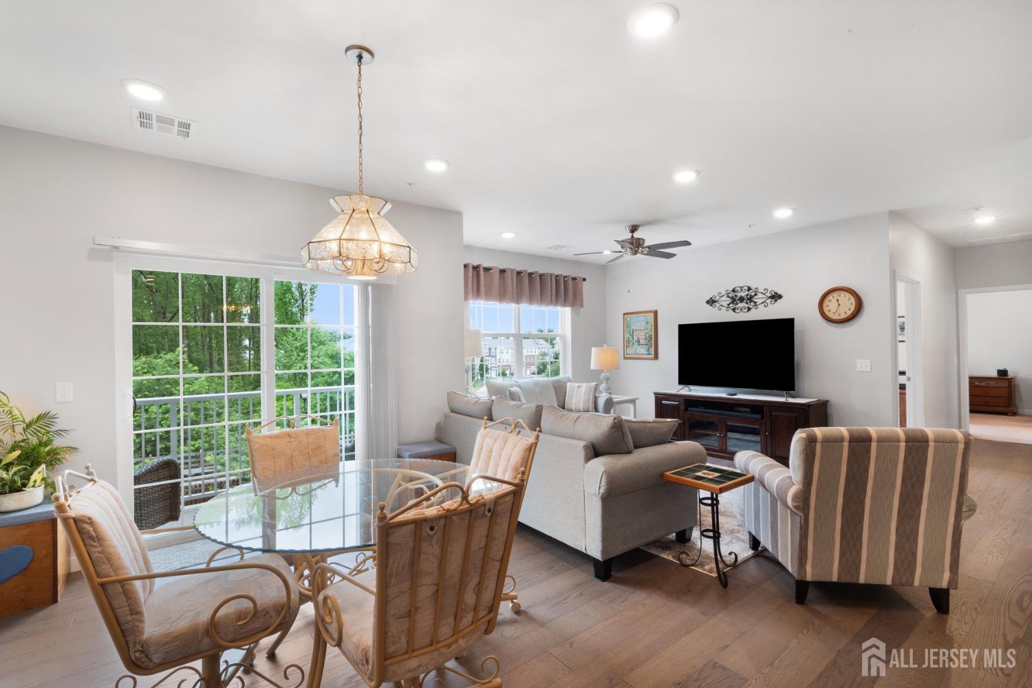 Piscataway, New Jersey 08854, United States, 2 Bedrooms Bedrooms, ,3 BathroomsBathrooms,Residential,Active,173743