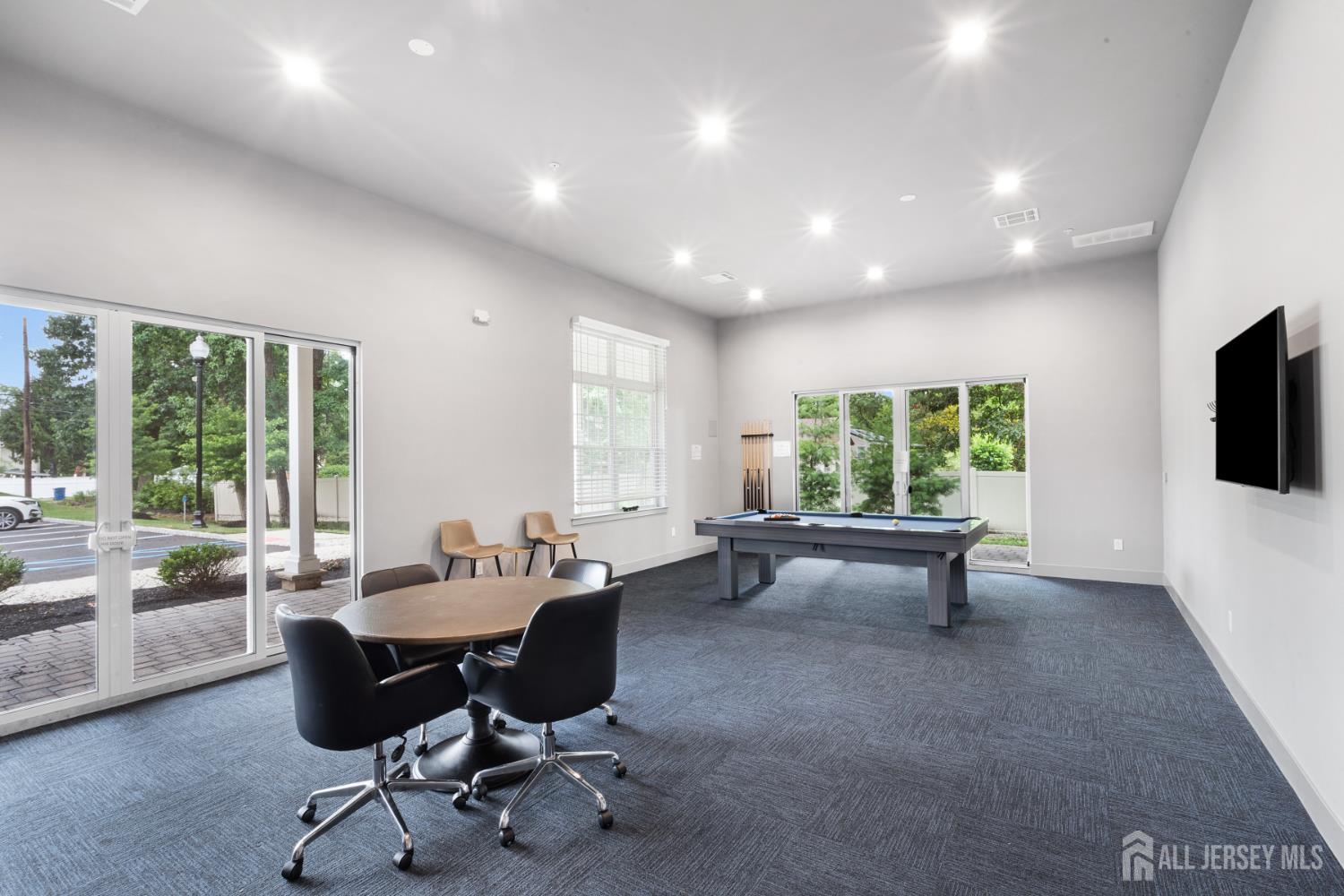 Piscataway, New Jersey 08854, United States, 2 Bedrooms Bedrooms, ,3 BathroomsBathrooms,Residential,Active,173743