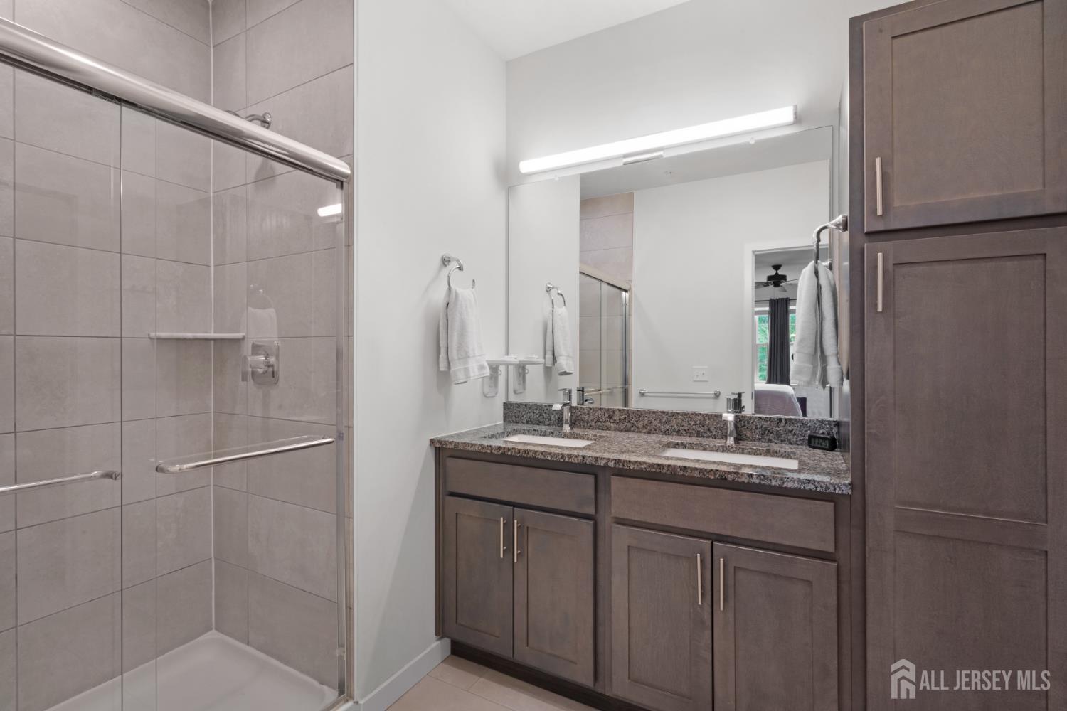 Piscataway, New Jersey 08854, United States, 2 Bedrooms Bedrooms, ,3 BathroomsBathrooms,Residential,Active,173743