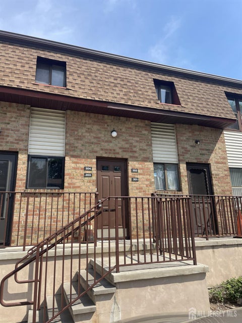 Condo For Sale - 202 N Oaks Boulevard<br/> North Brunswick, NJ 08902