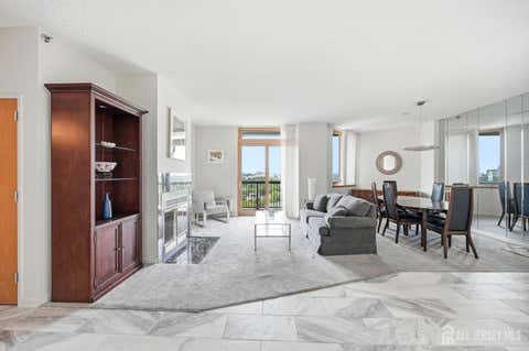 Condo For Sale - 30 S Adelaide Avenue #8J<br/> Middlesex County, Highland Park, NJ 08904