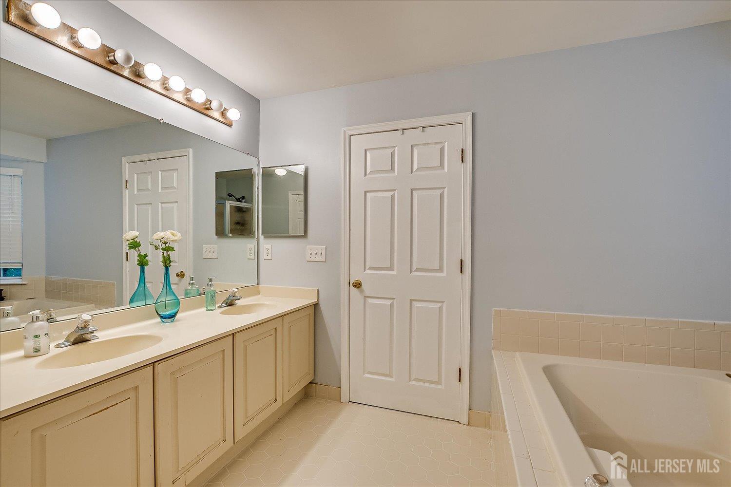 7 Cambridge Court, East Brunswick, New Jersey image 39