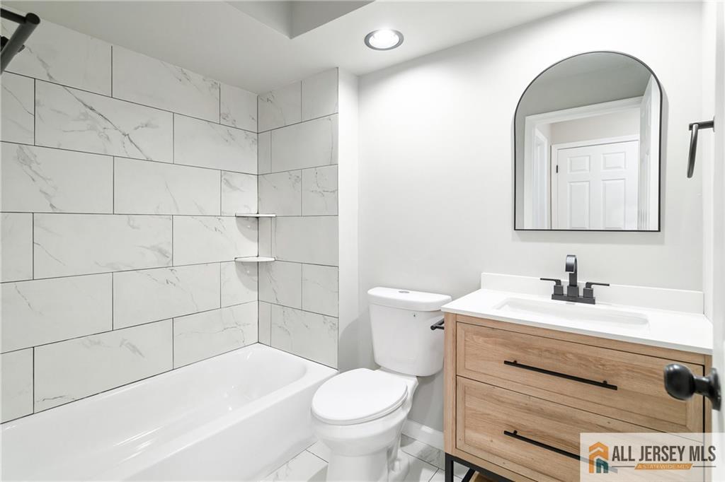 2212 Candlelight Court #2212, Helmetta, New Jersey image 16