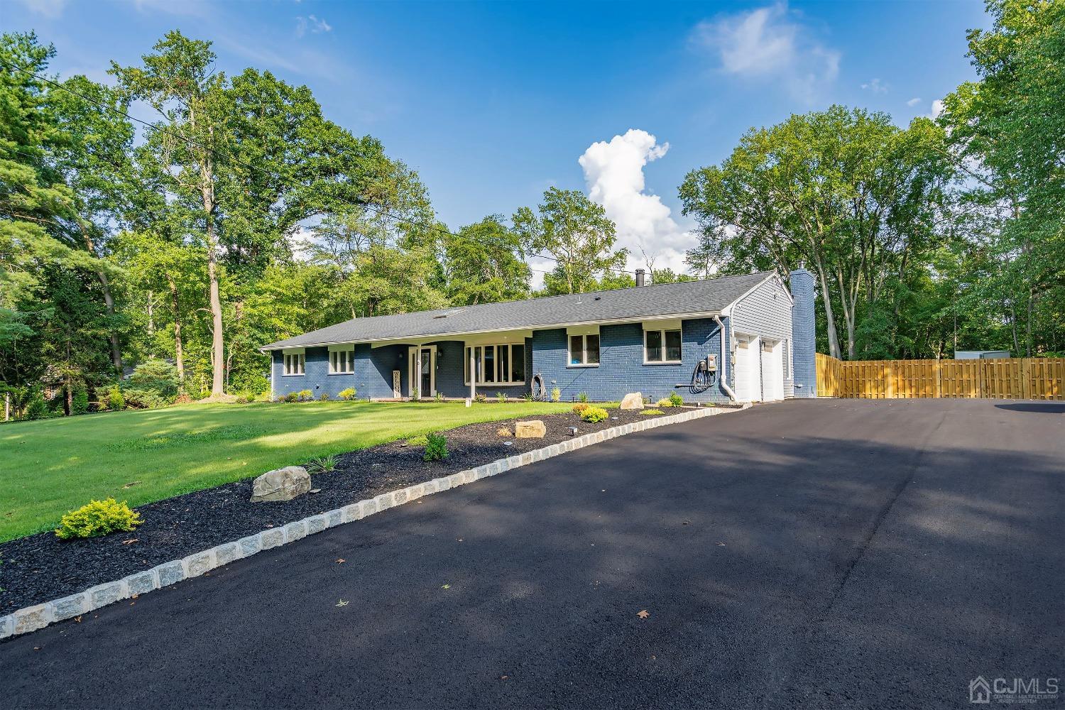 Photo 2 of 51 of 6 Gravel Hill Spotswood Road house