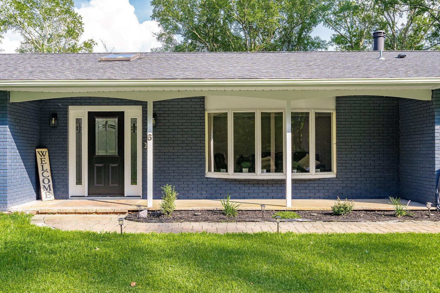 Photo 3 of 51 of 6 Gravel Hill Spotswood Road house