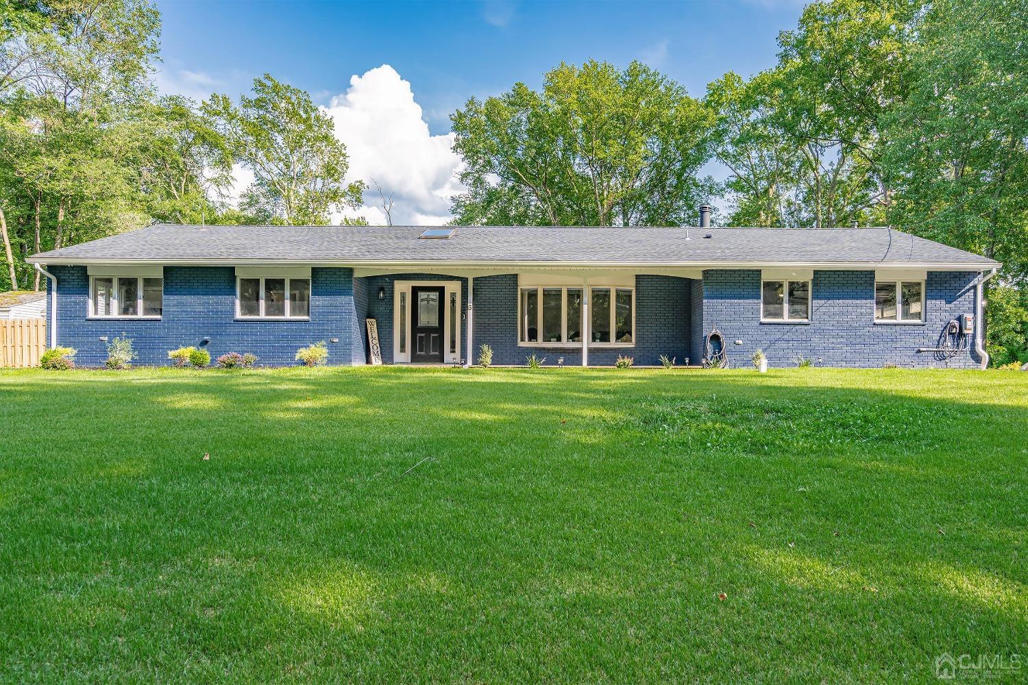 View Monroe, NJ 08831 house