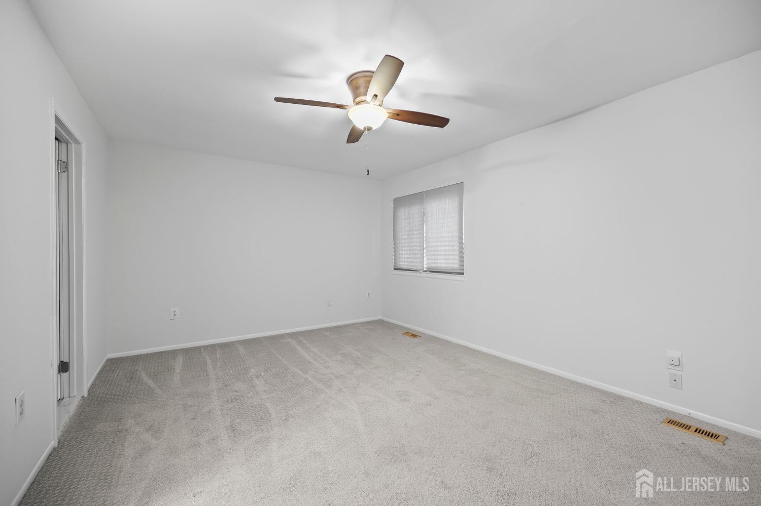 70 Lexington Circle, Old Bridge, New Jersey image 28