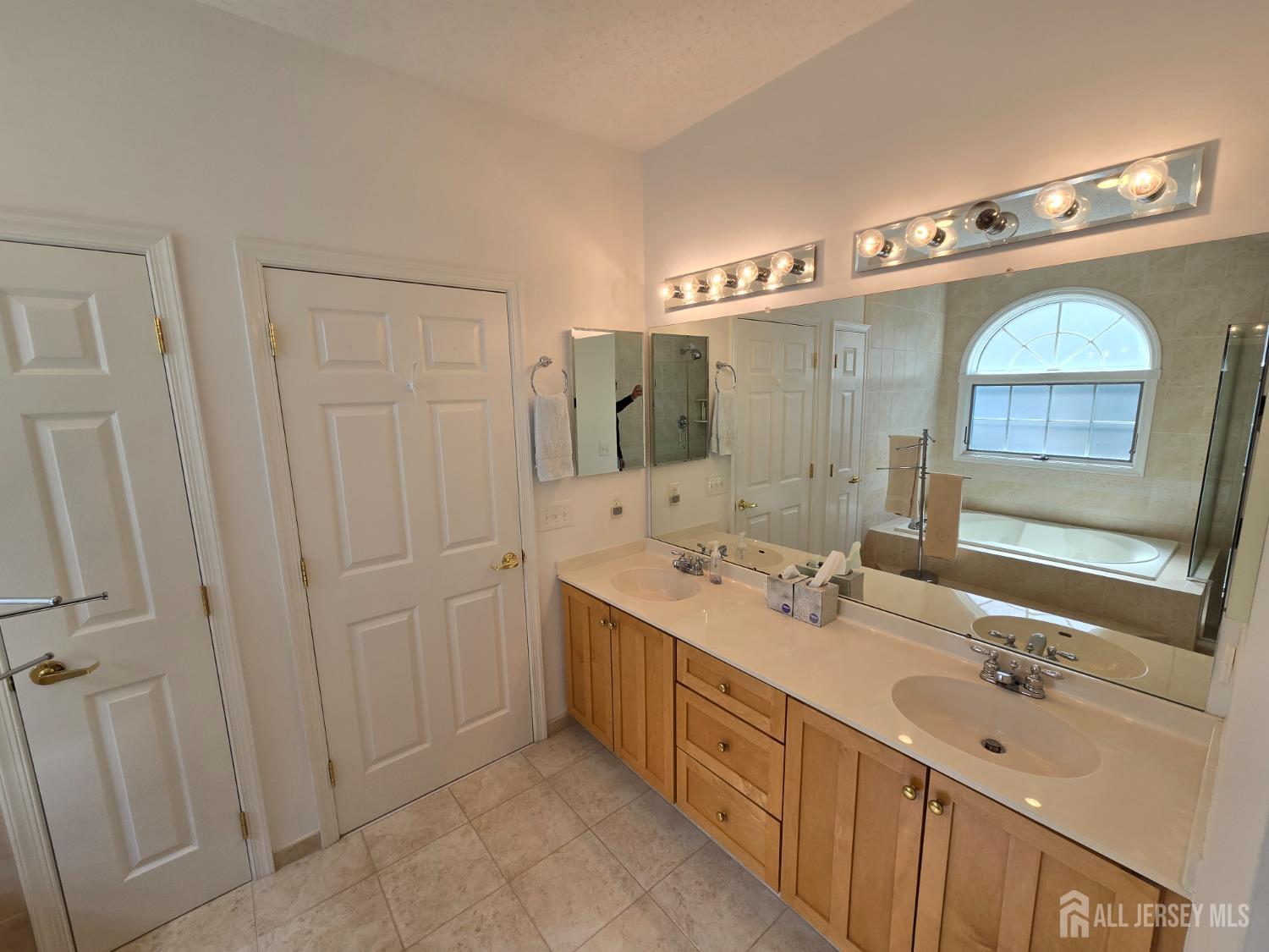 16 Phillip Court, Monroe Township, New Jersey image 20